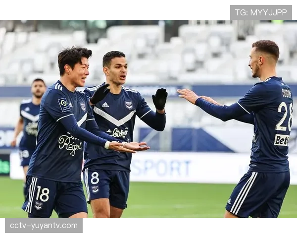 雷恩与波尔多比赛上半场产生四张黄牌,对抗异常激烈 雷恩与波尔多比赛上半场产生四张黄牌,对抗异常激烈